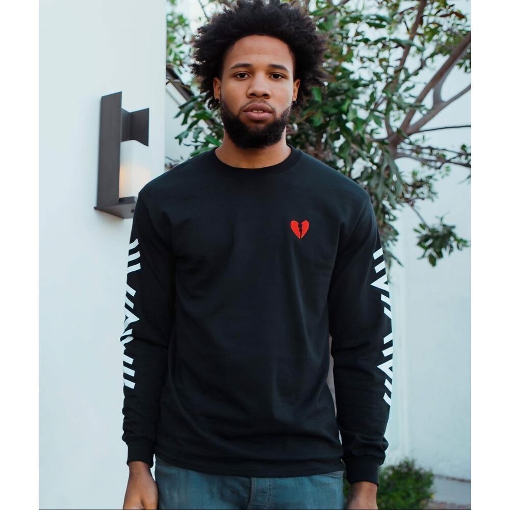 Riot Society Graphic T-Shirt Tee Mens 2X XXL Black Long Sleeve Embroidered Heart